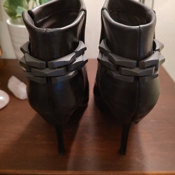 Sexy Black Ankle Boot by Lisa for Donald J. Pliner - Picture 6 of 12